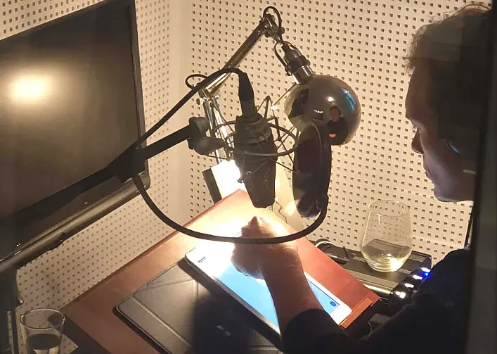 Bernd Egger bei der Tonaufnahme Bernd Egger im Tonstudio bei der Aufnahme